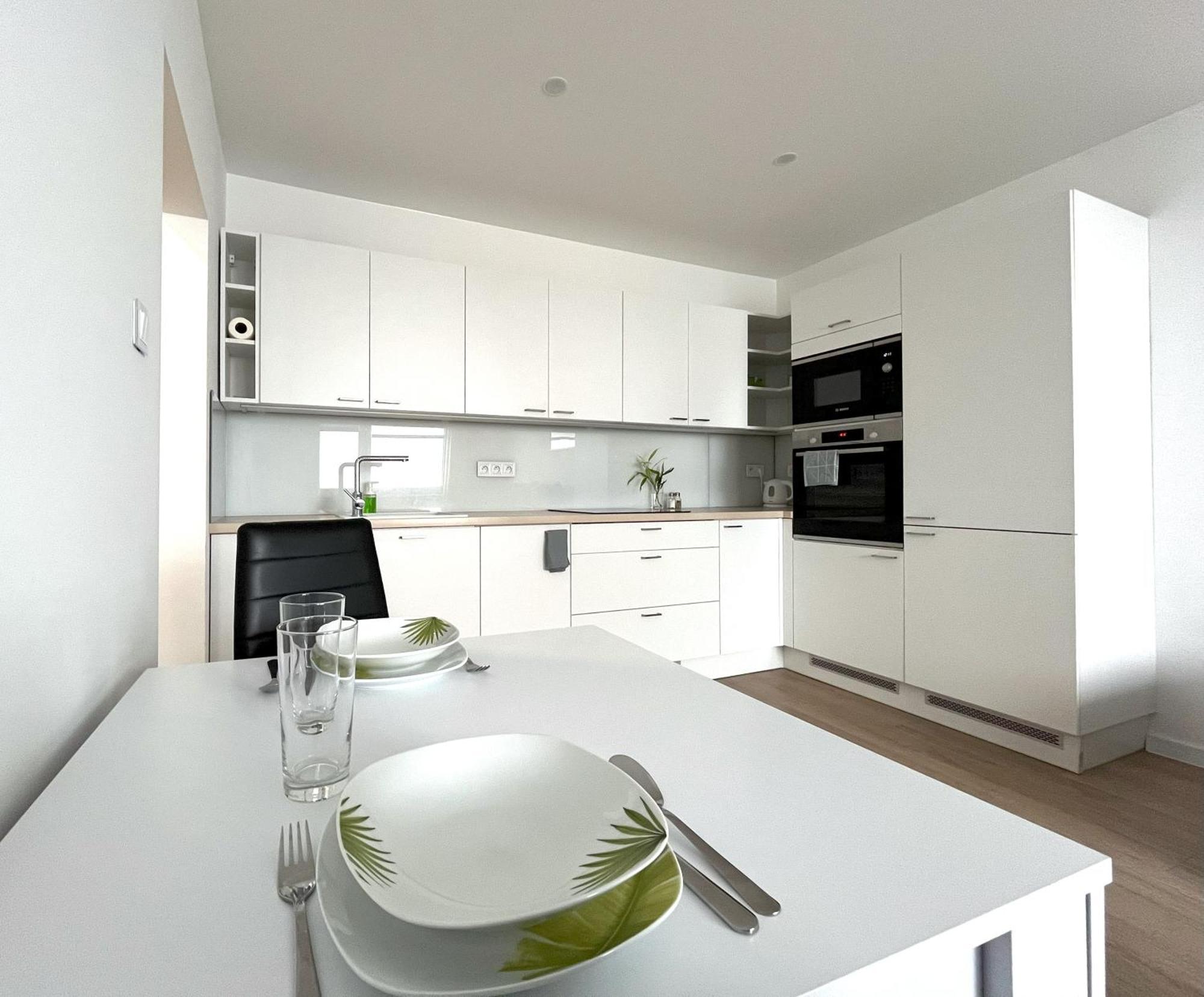 Elegant Escape Apartment III - Free Parking, Easy Access To City Center Bratislava Ngoại thất bức ảnh