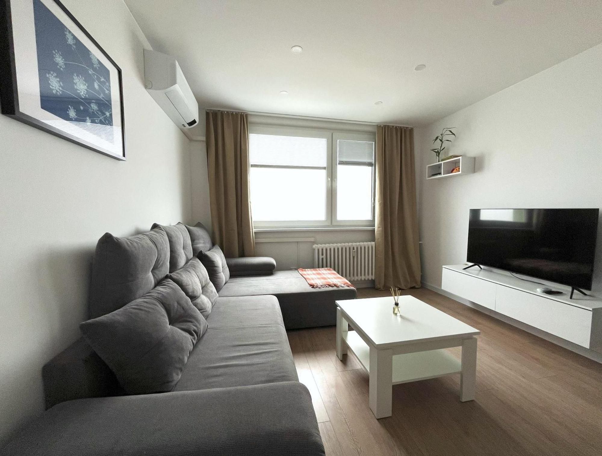 Elegant Escape Apartment III - Free Parking, Easy Access To City Center Bratislava Ngoại thất bức ảnh